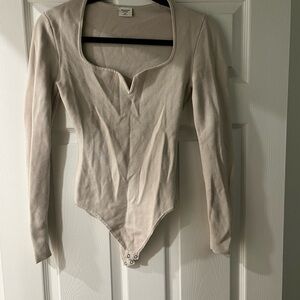 🍍6/$20 Abercrombie & Fitch Cream Long Sleeve Bodysuit